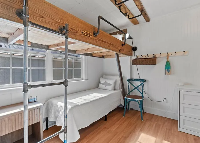 Holiday home Latitude Adjustment House *