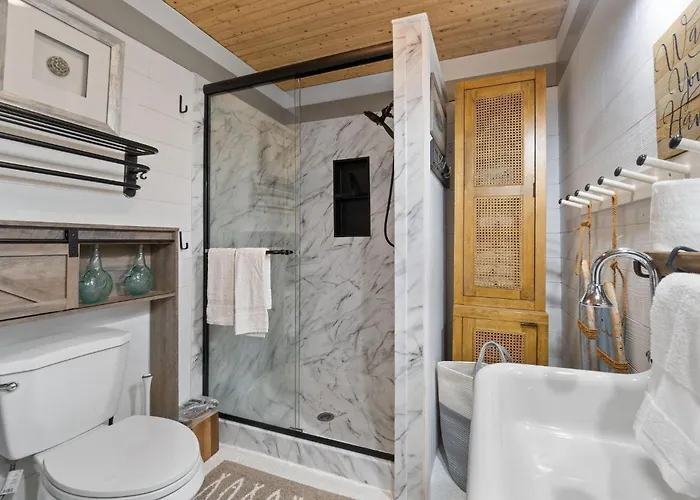 Latitude Adjustment House Holiday home