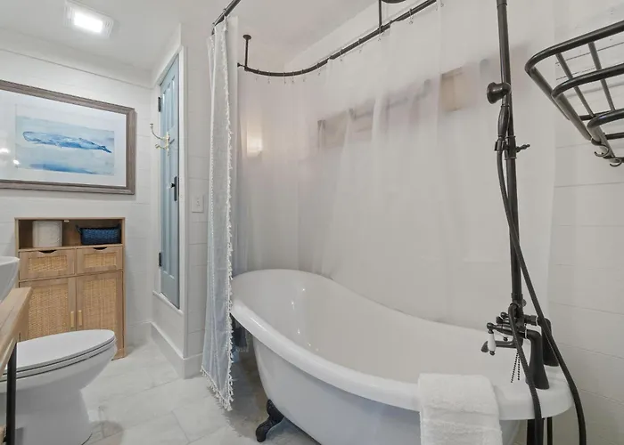 Latitude Adjustment House *