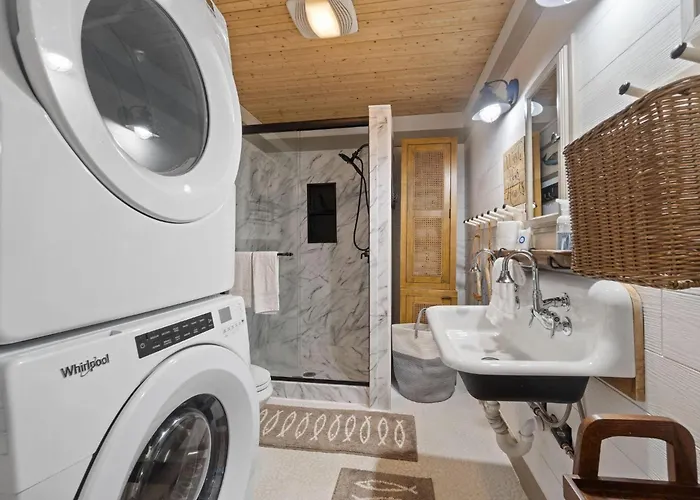 Latitude Adjustment House Holiday home