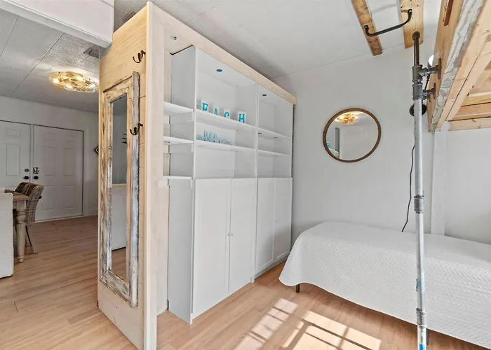Latitude Adjustment House Holiday home